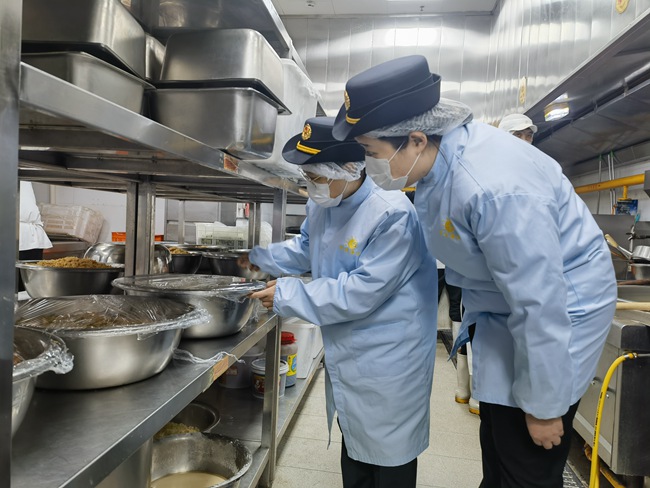 东城区市场监管局：筑牢食安第一关 护航师生“第一餐”