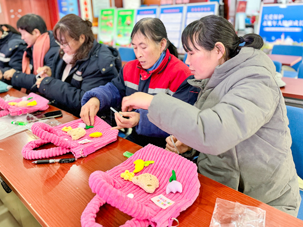 北京石景山区开展多彩文化活动致敬最美丽的“她”