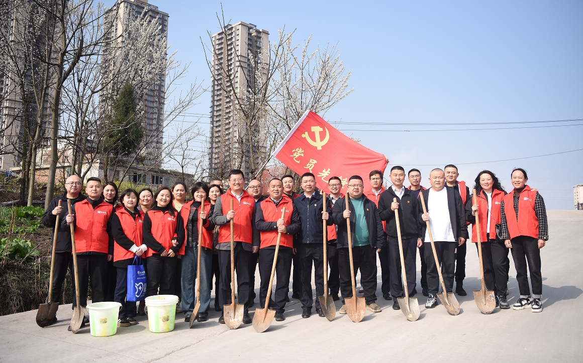 人保财险六盘水市分公司植树节主题党日