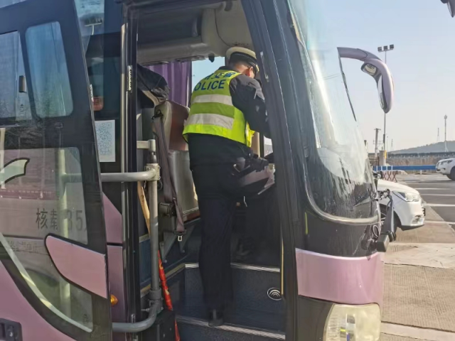 郑州交警发布清明节交通安全出行提示