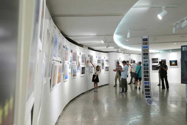 21世纪中国城市名片摄影作品展在北京中华世纪坛隆重开幕