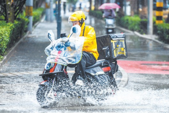 暴雨天生活必需品量足价稳