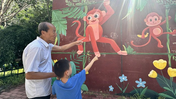 北京丰台：归家学子“妙笔生花” 百米长卷扮靓南中轴