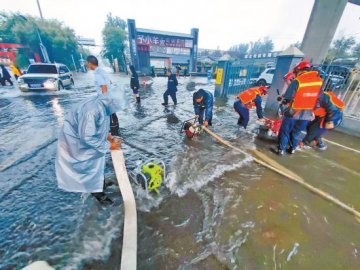 76座雨水泵站开足马力排水