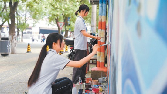 丰台“学子回家”扮靓家园