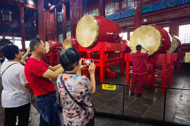 西城区图书馆：“文旅融合阅读体验行”走进北京钟鼓楼