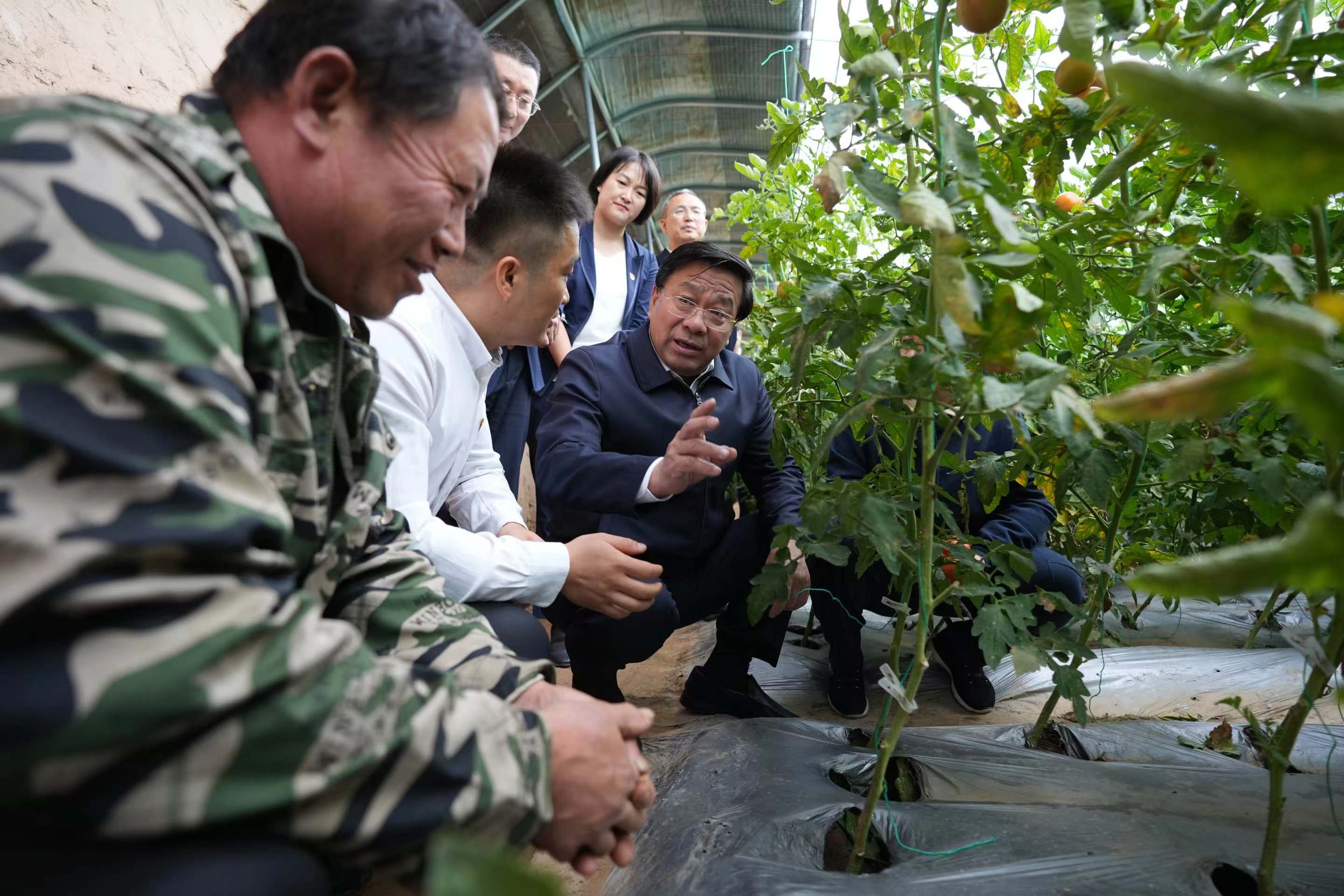 韩俊在山西调研时强调毫不放松抓好防止返贫致贫监测帮扶扎实推进乡村全面振兴重点工作