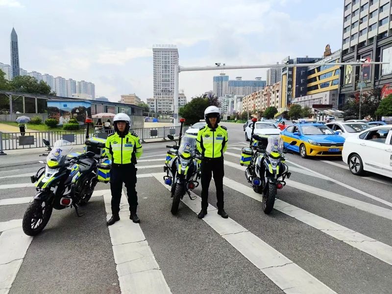 中秋国庆·交警同行 | 月圆人团圆 钟山交