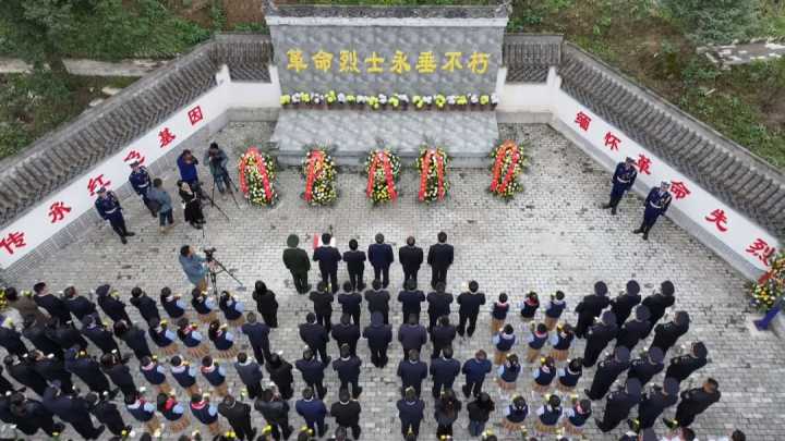 岷县举行烈士纪念日向革命烈士敬献花篮仪式