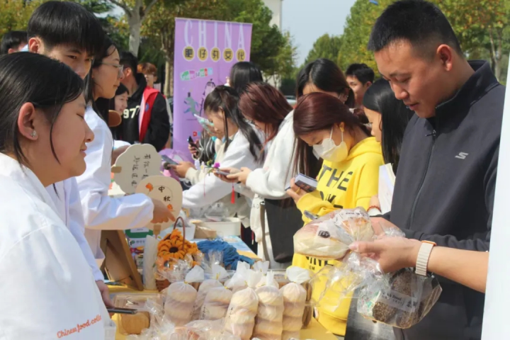 烟台高新技术产业开发区如康家园举行“与爱同行，助残公益”爱心义卖活动