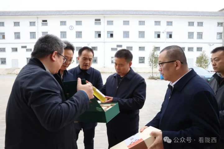 陇西县委书记祁雪峰调研中医药园区建设运营情况