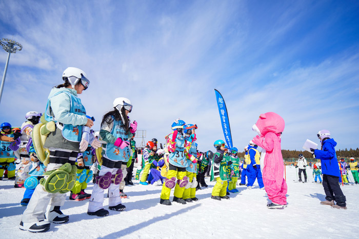 南山滑雪场正式开板 密云冰雪盛宴燃动冬日