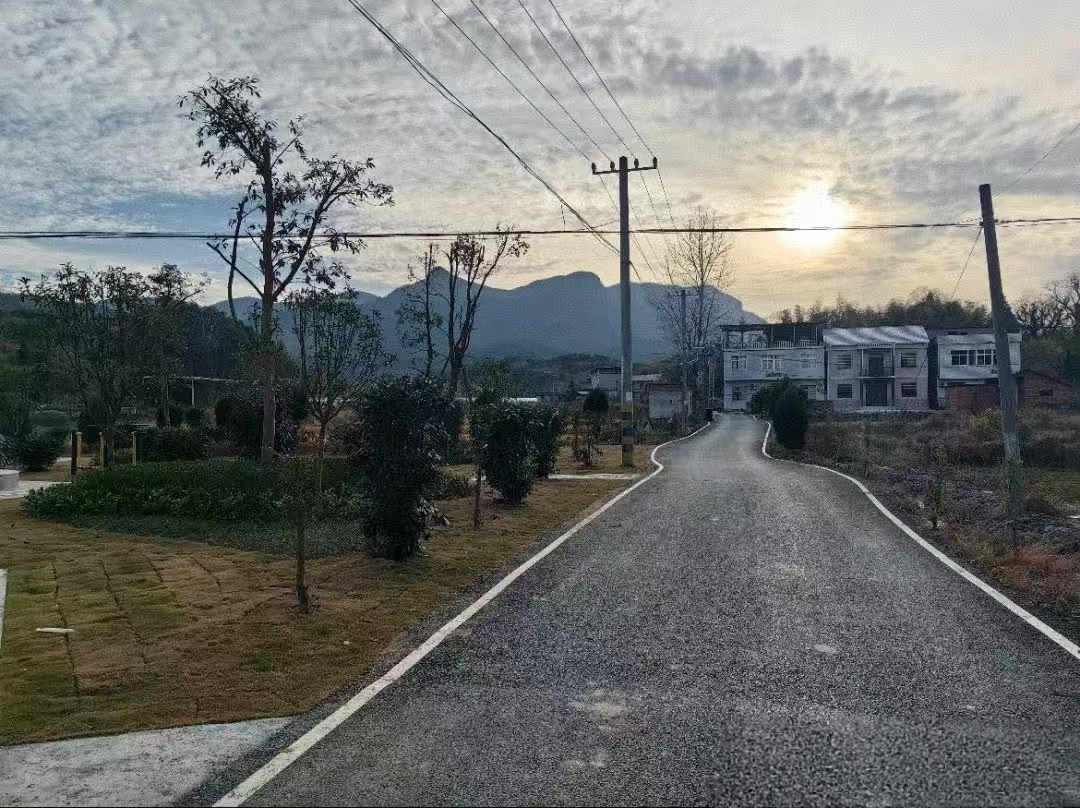 黄石市木港镇：建设四好公路 铺就乡村振