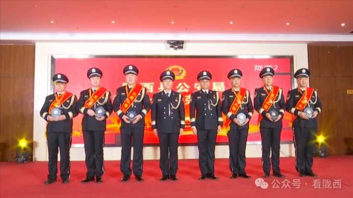 陇西县公安局举行庆祝第五个中国人民警察节文艺汇演暨人民警察荣誉仪式