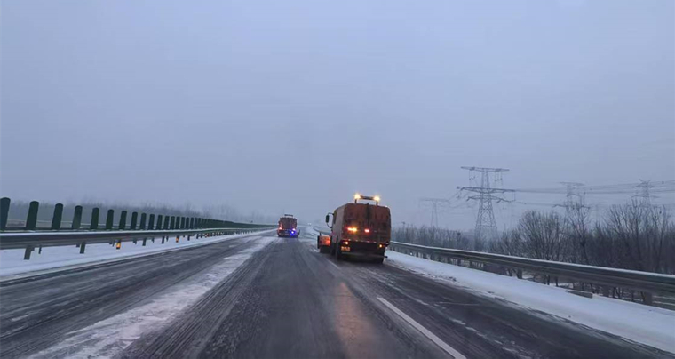 北京高速路除雪作业实现“可视话”