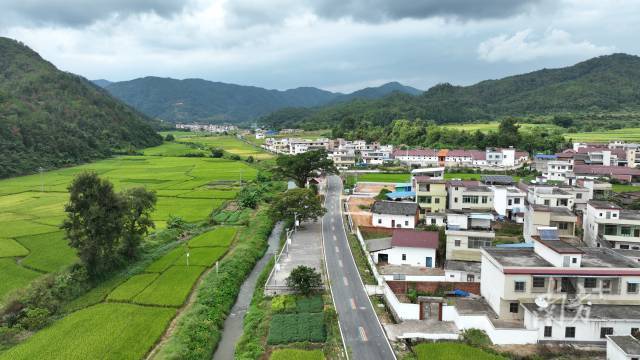 邓坊镇农房“旧貌”换“新颜”。（来源：受访者供图）