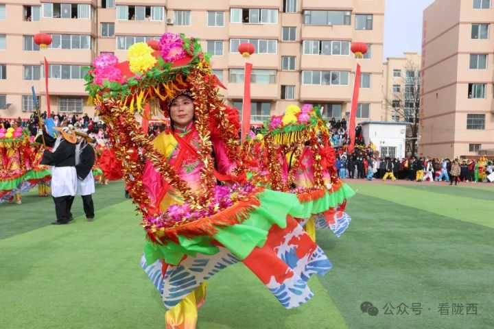 “巳巳如意贺新春 红火日子幸福年”定西市2025年春节社火展演在陇西精彩上演