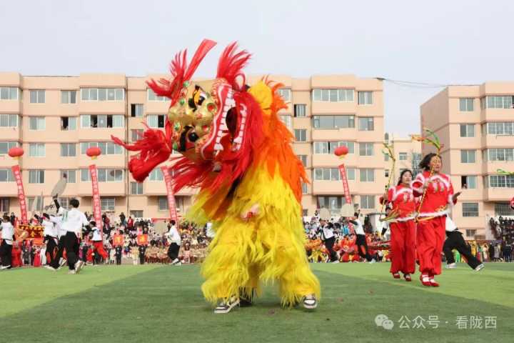 “巳巳如意贺新春 红火日子幸福年”定西市2025年春节社火展演在陇西精彩上演