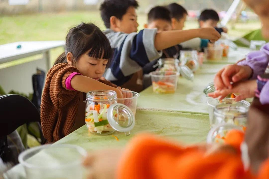 孩子们参加研学活动