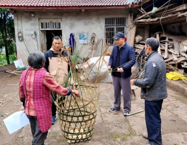 环保铁军  驻村帮扶  乡村田野显身手